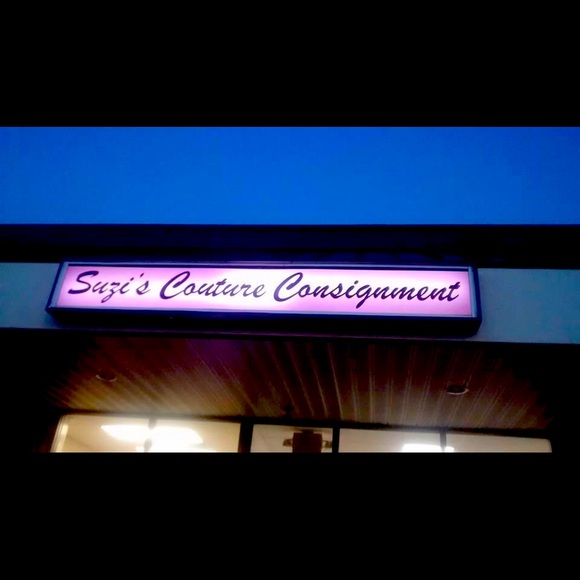 Meet your Posher, Suzi/ POSHMARK Ambassador/ Top 10% SELLER - Picture 2 of 16